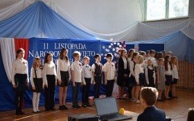 Uroczystości Narodowego Święta Niepodległości w kęckiej "Dwójce"