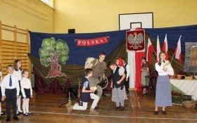 Dzień Niepodległości w szkole w Nowej Wsi - „Polska, Polska niepodległym krajem….”