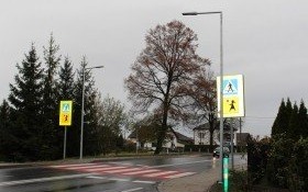 Łęki. Przejścia dla pieszych doświetlone. Lampy już działają