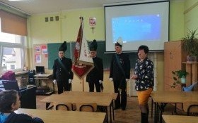 Spotkanie z górnikami w Szkole Podstawowej w Nowej Wsi