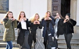 Z pieśnią na ustach i sercem na dłoni