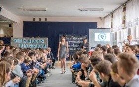 POKAZ FRYZUR I MODY w "KOPERNIKU"