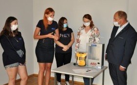 Dom Kultury w Kętach otrzymał defibrylator AED