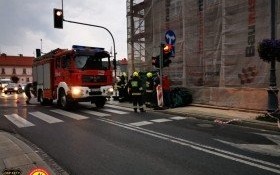 Uszkodzone ogrodzenie budowy na ul. Krakowskiej w Kętach