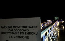 Piją, palą, rozrabiają, a Maryja… patrzy