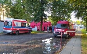 Namiot kęckich strażaków punktem wymazowym na terenie szpitala w Oświęcimiu