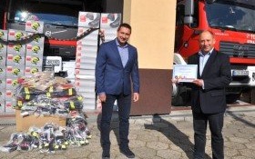 "Bezpieczny strażak XXI wieku" - nowych sprzęt kęckich druhów dzięki głosom mieszkańców