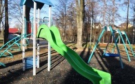 Nowy plac zabaw w maleckim parku już czeka na milusińskich