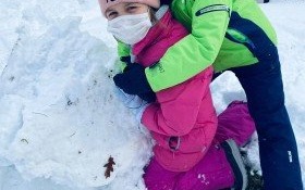 Nareszcie w szkole -zimowe zabawy na śniegu dzieci z ZSP 3 Kęty