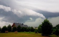 Dziś znów burze z gradem i silnym wiatrem