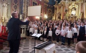 „Do Hymnu” - 125 uczniów zaśpiewało jednym głosem!