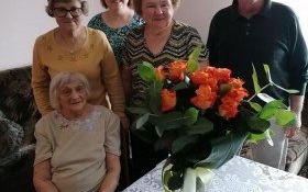 Wszystkiego najlepszego z okazji 100 lat Pani Karolino!