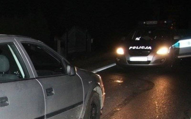 Nocny patrol zatrzymał drogowego przestępcę z dożywotnim zakazem kierowania