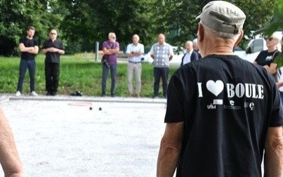 Boisko gotowe! Bule i świnka poszły w ruch!