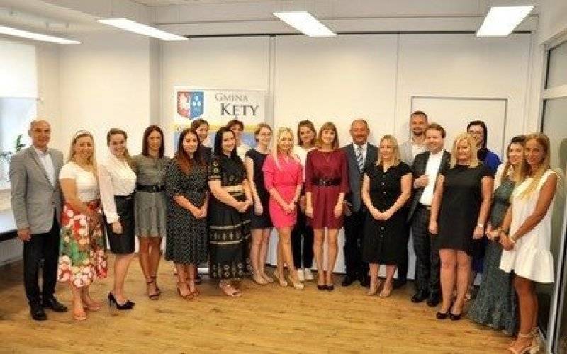 Gratulacje, podziękowania i awanse zawodowe. 18 nauczycieli złożyło ślubowanie
