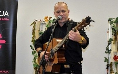 Czwartek pod znakiem muzyki: Trzynastkowy recital Wojciecha „Molasa” Gila
