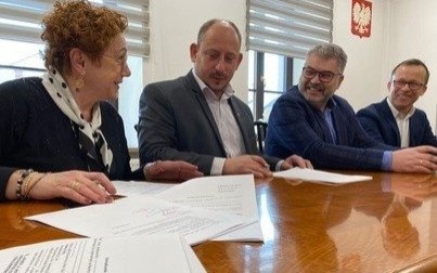 Umowa na remont dróg podpisana! Przekazanie placu budowy na inwestycję sięgającą pięciu milionów złotych już dziś!