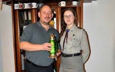 Betlejemskie Światło Pokoju rozbłysło w Urzędzie Gminy