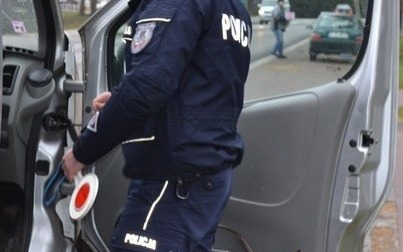 Policjanci zatrzymali nietrzeźwego kierowcę dostawczaka