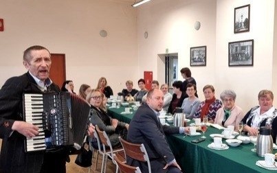 Wspólne kolędowanie z mieszkańcami w Bielanach