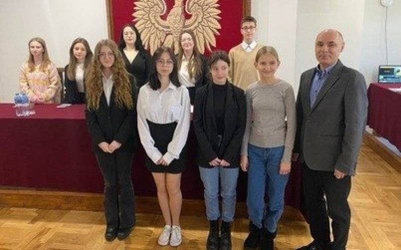 Cztery członkinie Młodzieżowej Rady Miejskiej w Kętach złożyły ślubowanie