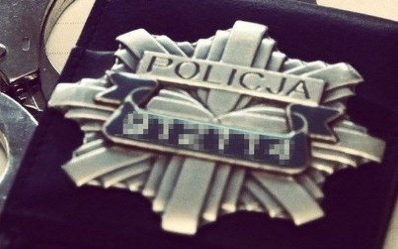 Rodzice poszli po zakupy pozostawiając śpiące dzieci w samochodzie