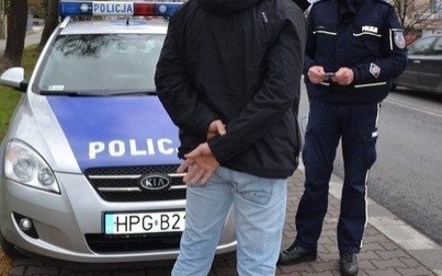 Wyprzedzał na przejściu dla pieszych. O mały włos nie potrącił dziecka