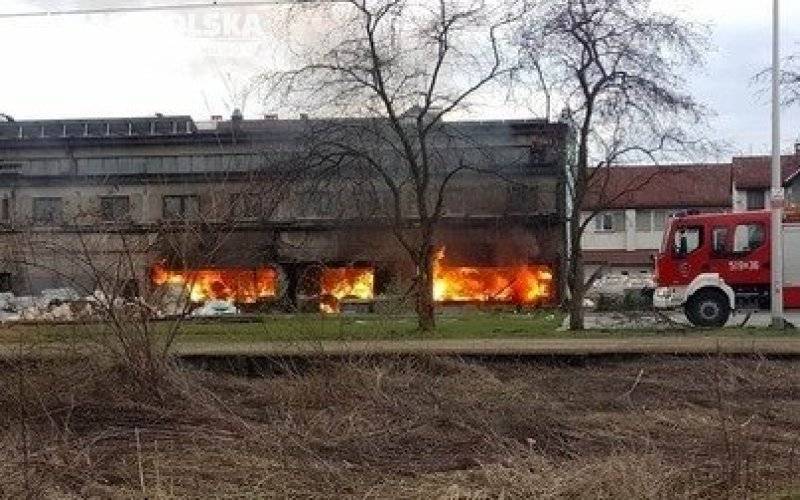 Pożar na terenie hali produkcyjnej w Kętach Podlesiu