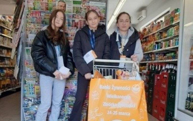 Wielkanocna Zbiórka Żywności – uczniowie z Nowej Wsi pomagają
