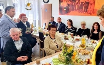 Wielkanocne śniadanie z seniorami