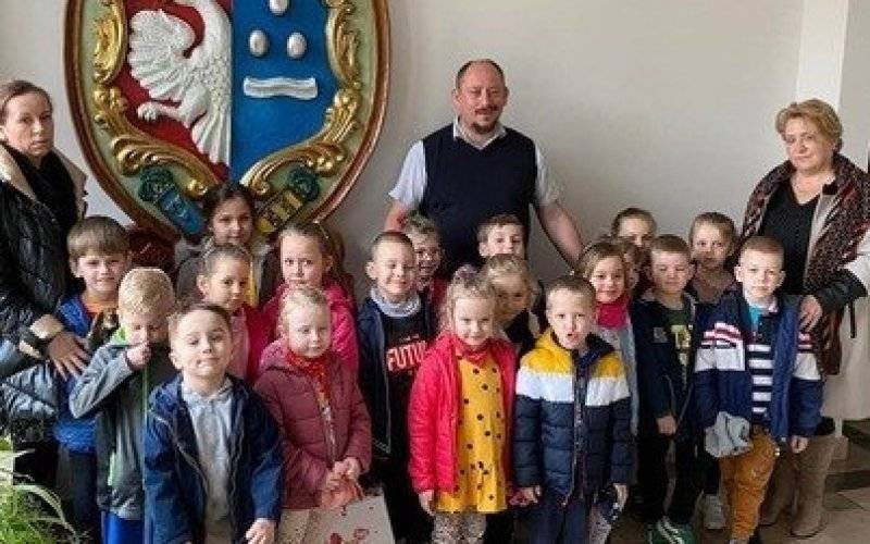 Czy Pani skarbnik strzeże prawdziwej skrzyni ze złotem? Przedszkolaki przekonały się o tym podczas wizyty w urzędzie