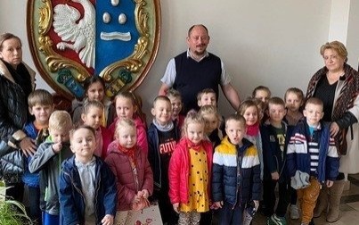 Czy Pani skarbnik strzeże prawdziwej skrzyni ze złotem? Przedszkolaki przekonały się o tym podczas wizyty w urzędzie