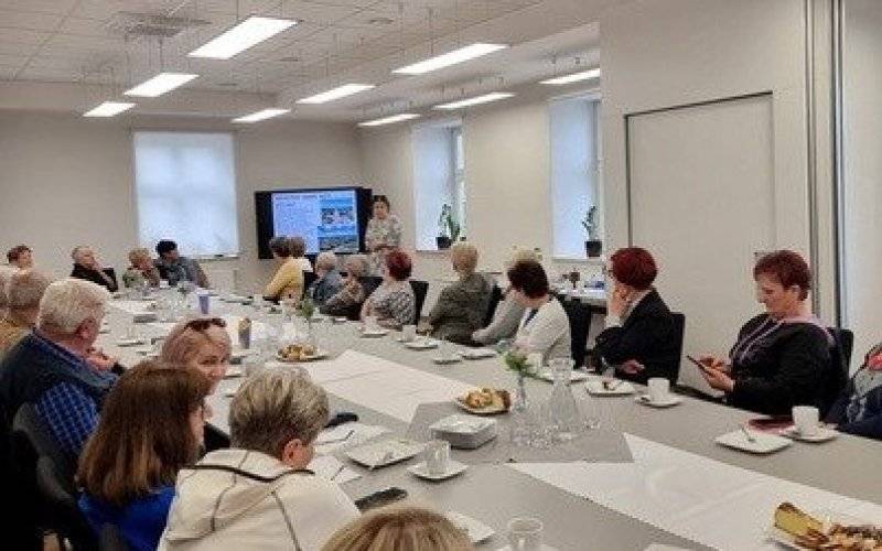 Rada seniorów z Miechowa z wizytą w Kętach
