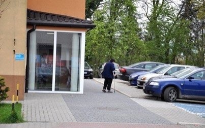 Mieszkańcy już korzystają z nowoczesnej windy w kęckim GZOZ-ie