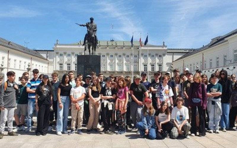 Warszawa wita nas