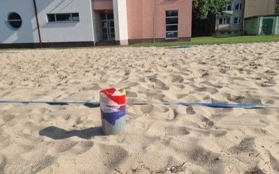 Wyłamali słupek do siatki – boisko do siatkówki plażowej nieczynne do odwołania!