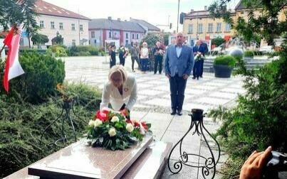 Na kęckim Rynku zapłonęły znicze