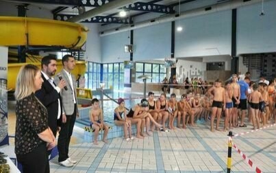 Zawody pływackie z okazji 25-lecia działalności Krytej Pływalni w Kętach