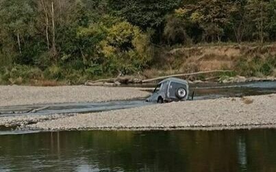 Mandat dla kierowcy samuraja, który utknął w rzece Sole