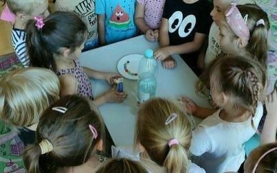 Smerfne laboratorium - poznajemy świat przez eksperymenty