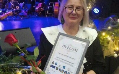 Małgorzata Dudek z Integracyjnego Klubu Rękodzieła Artystycznego IKRA ze specjalnym wyróżnieniem. Gratulujemy!