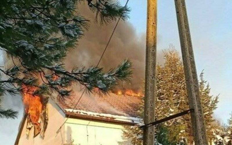 Bulowice. Pożar domu jednorodzinnego. Wzorowa reakcja mieszkańców i współdziałanie ze służbami