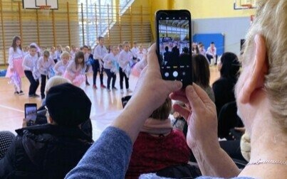 Dziś kolejna porcja wzruszeń – tak świętowali Dzień Babci i Dziadka uczniowie szkoły w Bulowicach