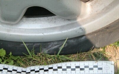 Kęty. Zarzuty dla chuligana, który uszkodził opony w kilku samochodach