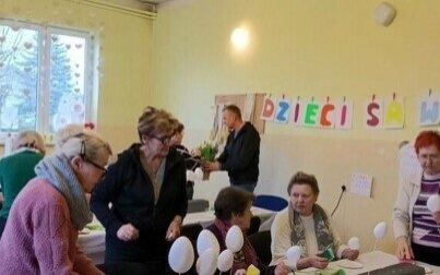 Warsztaty wielkanoscne w Klubie Seniora w Łękach