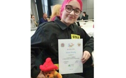 Marta Brońka z MDP Kęty Podlesie z awansem do krajowego etapu Ogólnopolskiego Strażackiego Konkursu Plastycznego!