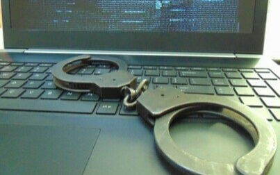 Zachowaj wyjątkową ostrożność, gdy sprzedajesz lub kupujesz przez Internet!