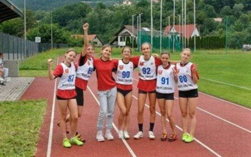 Drużyna dziewcząt SP 2 Kęty brązowymi medalistkami Małopolskich Igrzysk Dzieci w Czwórboju LA