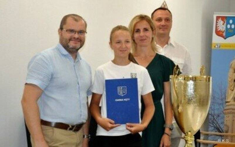 Wicemistrzyni Polski Milena Węglińska uhonorowana przez burmistrza Gminy Kęty