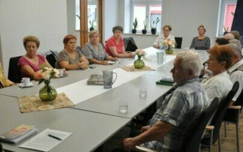 Seniorze – wypełnij ankietę i włącz się w tworzenie polityki senioralnej gminy Kęty